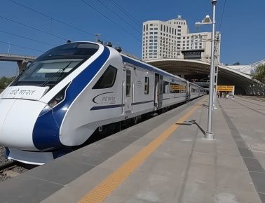 Gandhinagar Capital - Mumbai Central (20902) Vande Bharat Express